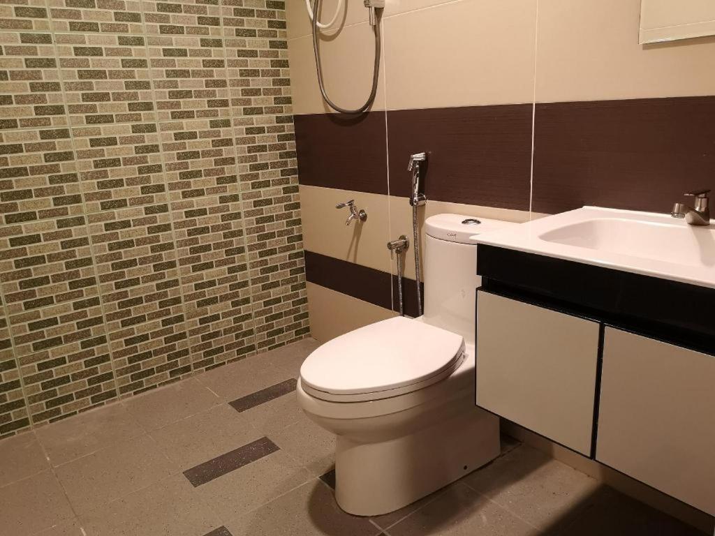 Monaco Boutique Hotel Sadong Jaya Kota Kinabalu Ngoại thất bức ảnh