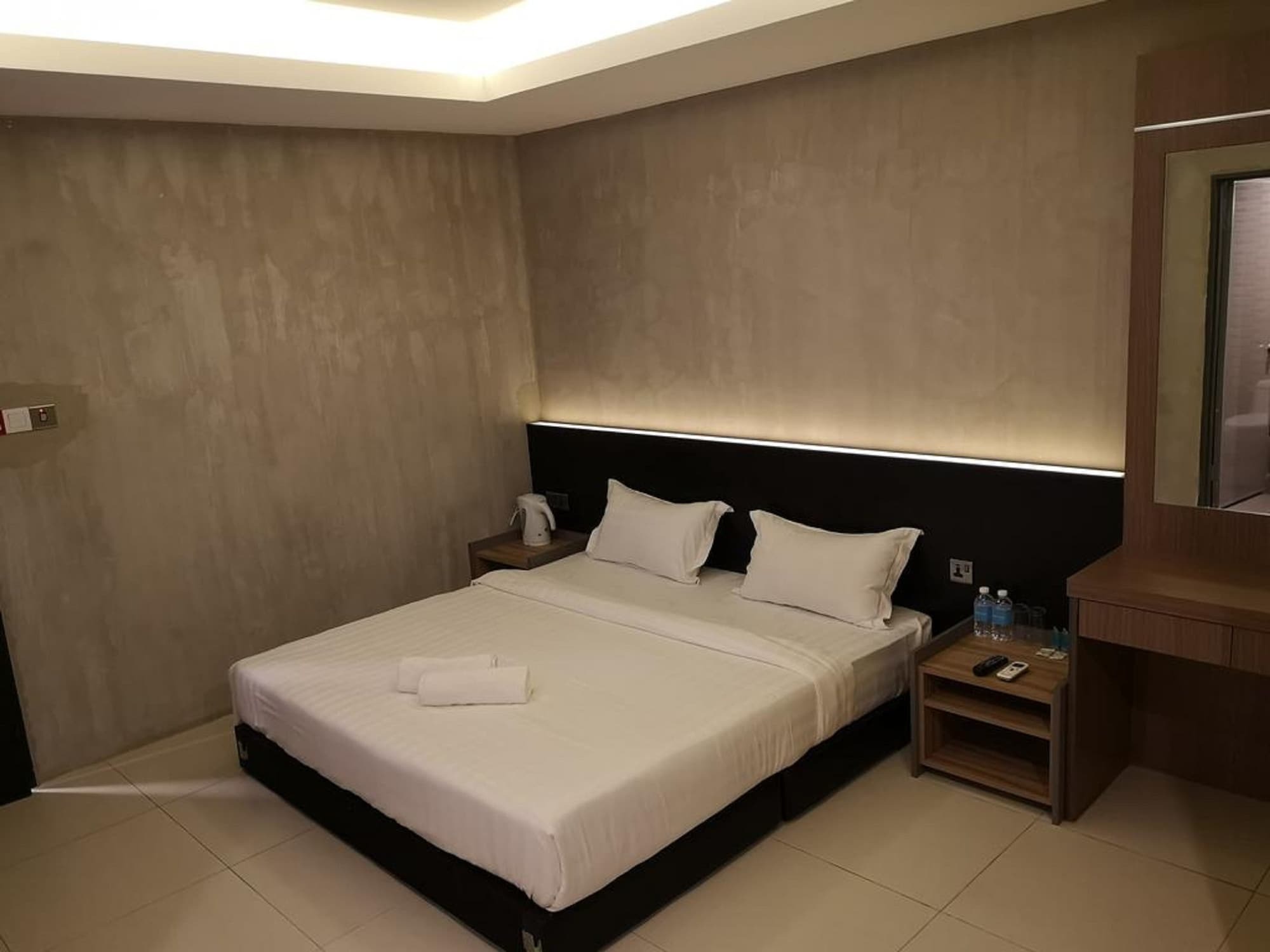 Monaco Boutique Hotel Sadong Jaya Kota Kinabalu Ngoại thất bức ảnh